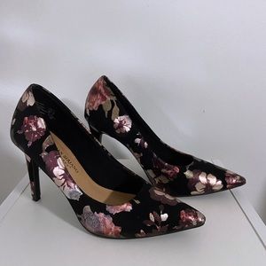 Chiristian Siriano. Black floral pumps. Size 8